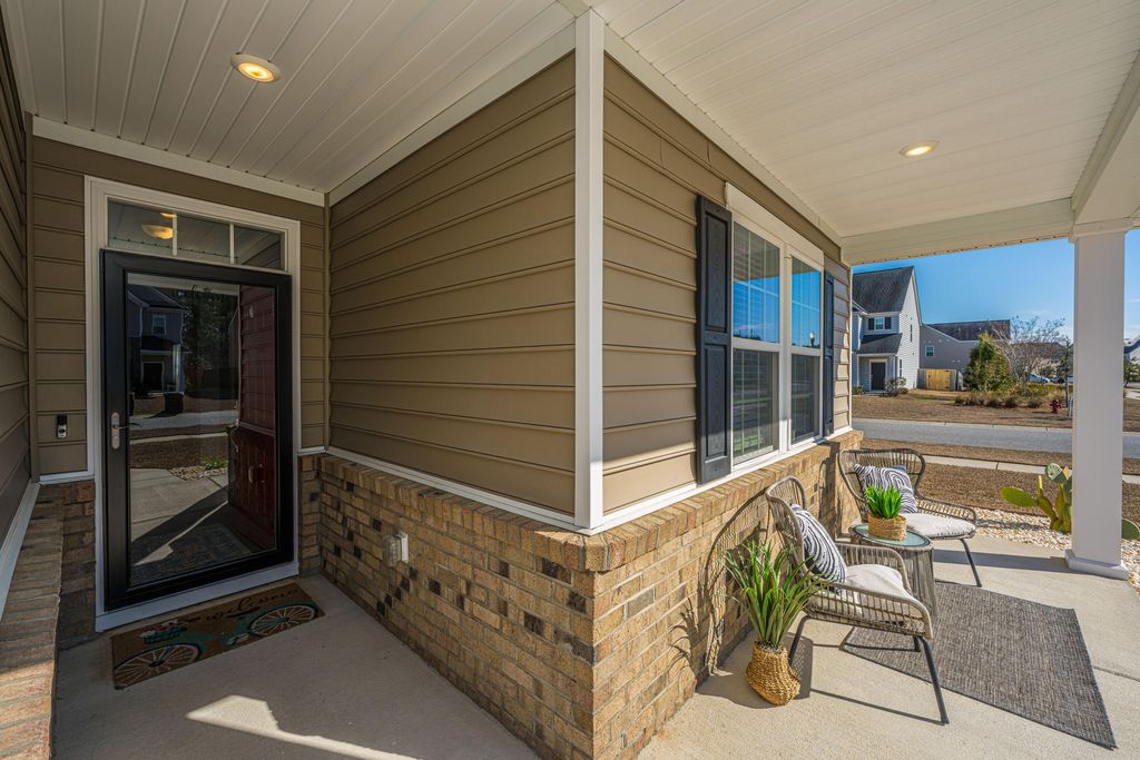 Image 3 of property listing at 226 Firewheel Court, Summerville, SC 29486