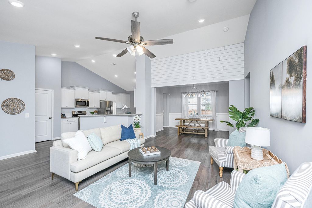 Image 7 of property listing at 226 Firewheel Court, Summerville, SC 29486