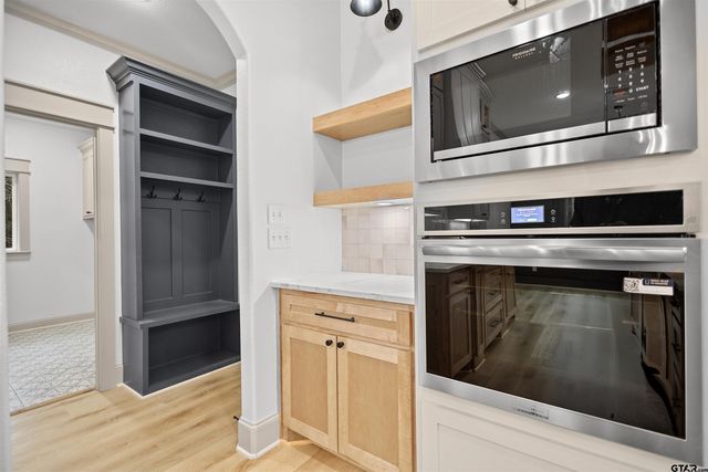 19429 Cedarpark Pl, Lindale, TX 75771