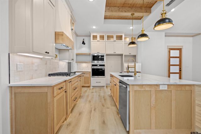 19429 Cedarpark Pl, Lindale, TX 75771