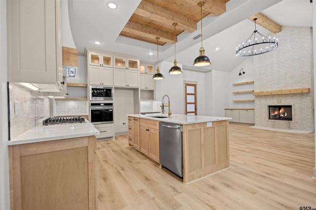 19429 Cedarpark Pl, Lindale, TX 75771