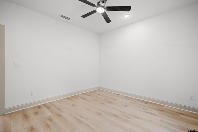 19429 Cedarpark Pl, Lindale, TX 75771