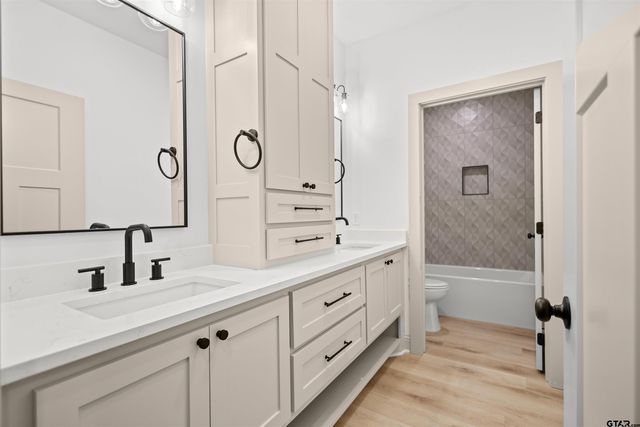 19429 Cedarpark Pl, Lindale, TX 75771