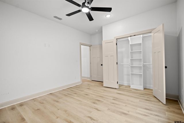 19429 Cedarpark Pl, Lindale, TX 75771