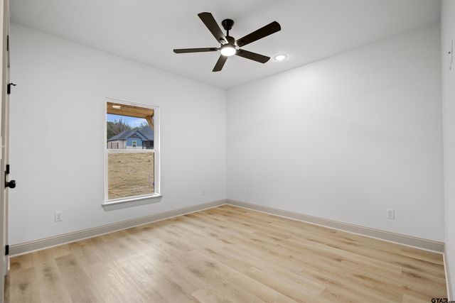 19429 Cedarpark Pl, Lindale, TX 75771