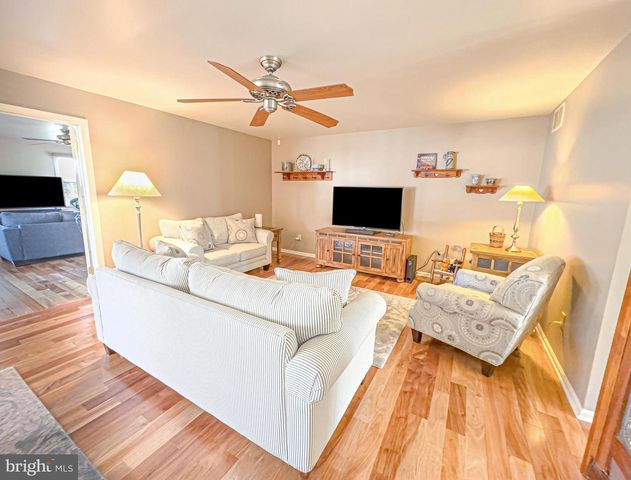 607 APPLE DR, Mullica Hill, NJ 08062