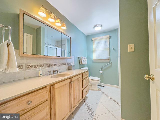 607 APPLE DR, Mullica Hill, NJ 08062