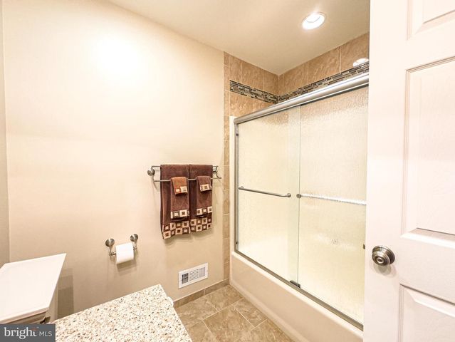 607 APPLE DR, Mullica Hill, NJ 08062