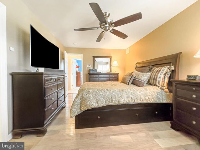 607 APPLE DR, Mullica Hill, NJ 08062