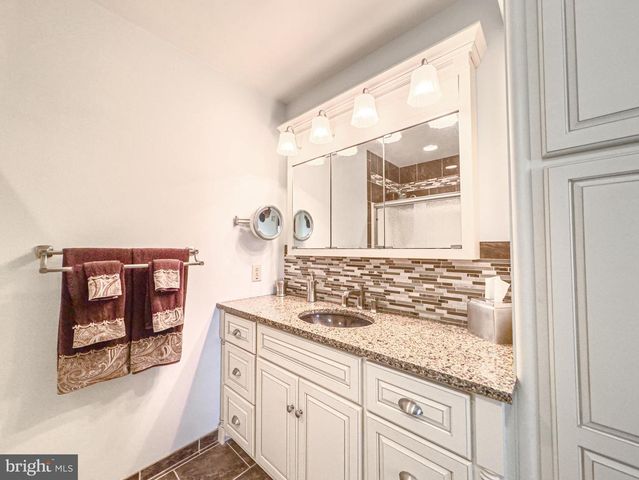 607 APPLE DR, Mullica Hill, NJ 08062