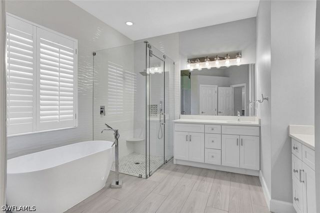 16143 Parque LN, Naples, FL 34110