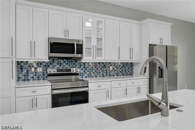 16143 Parque LN, Naples, FL 34110