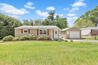 76 Regal St, Springfield, MA 01118