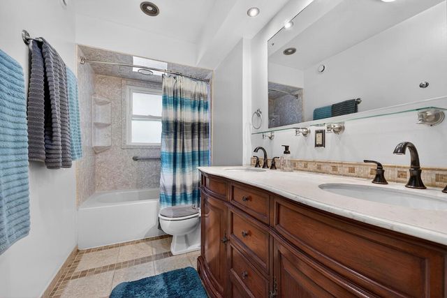 8302 26th AVENUE, Kenosha, WI 53143