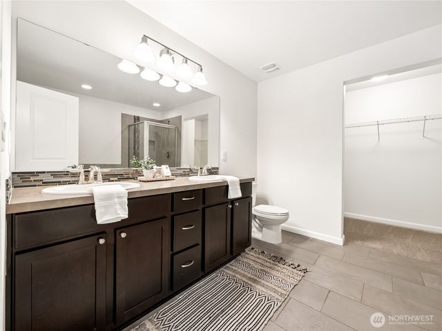 201 Grennan Lane N, Enumclaw, WA 98022
