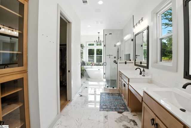 581 Paramount Drive, Seneca, SC 29678