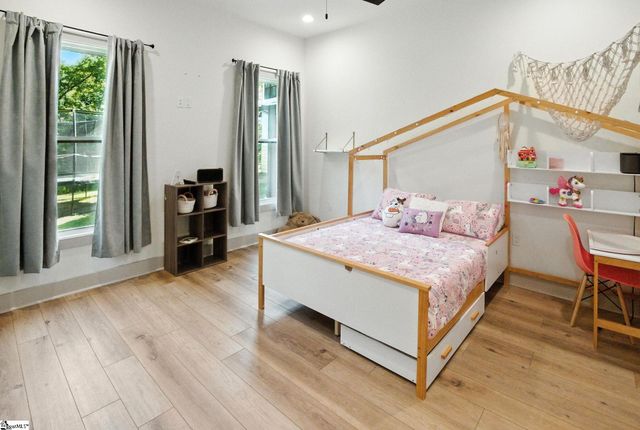 581 Paramount Drive, Seneca, SC 29678