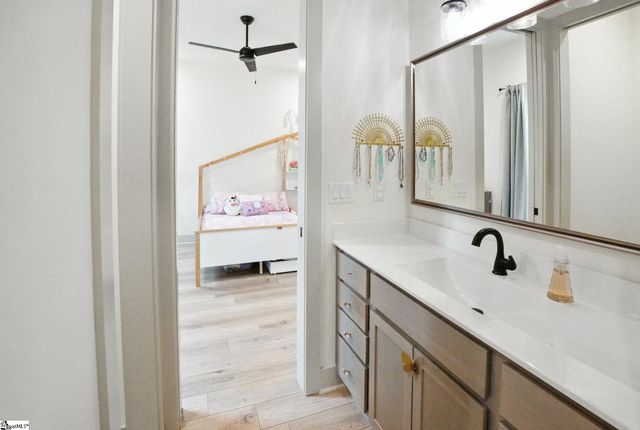 581 Paramount Drive, Seneca, SC 29678