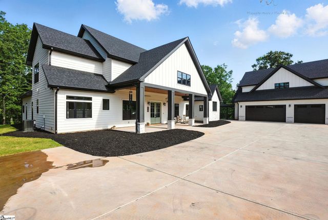 581 Paramount Drive, Seneca, SC 29678