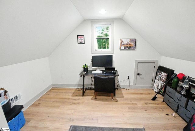 581 Paramount Drive, Seneca, SC 29678