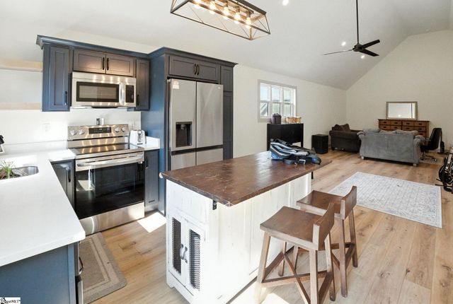 581 Paramount Drive, Seneca, SC 29678