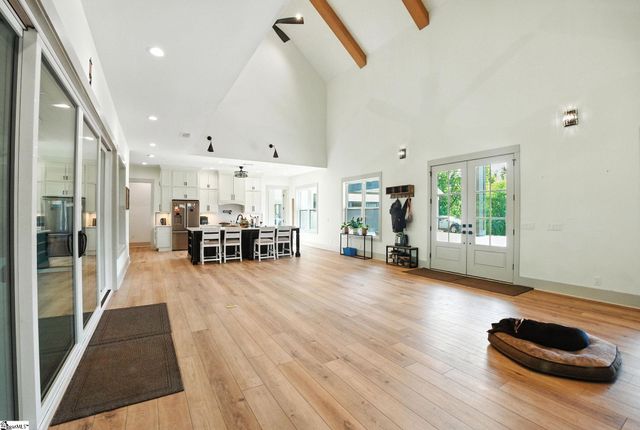 581 Paramount Drive, Seneca, SC 29678