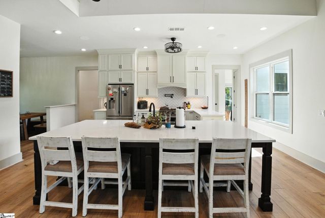 581 Paramount Drive, Seneca, SC 29678