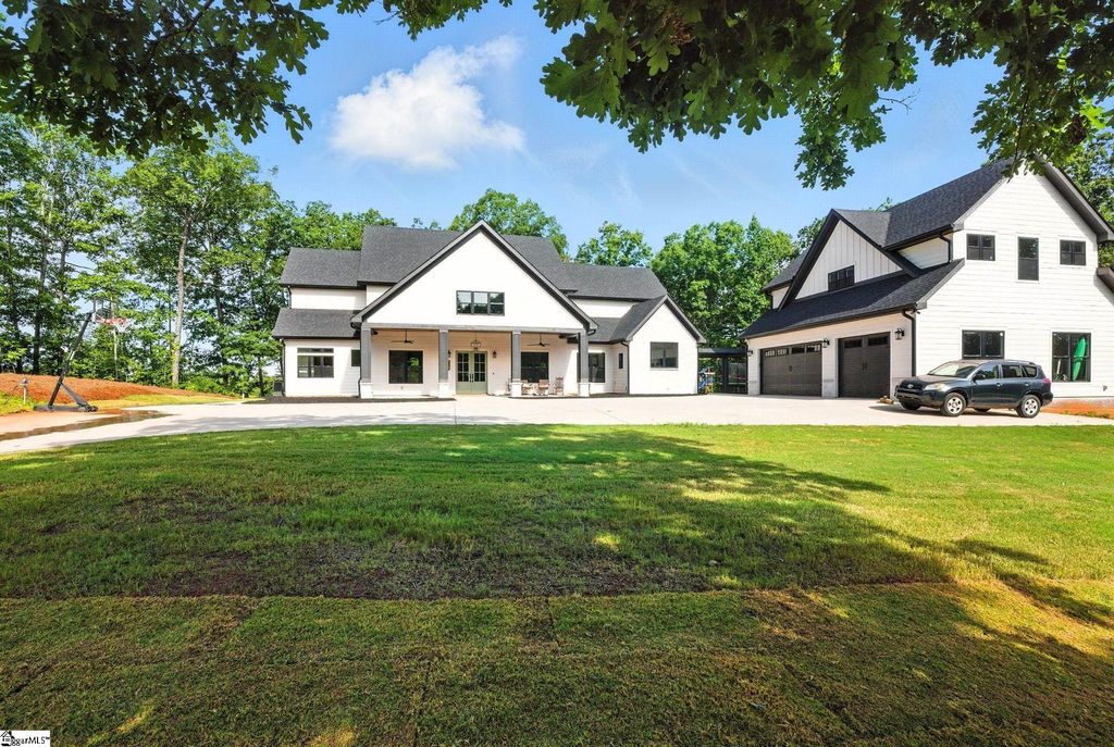 581 Paramount Drive, Seneca, SC 29678