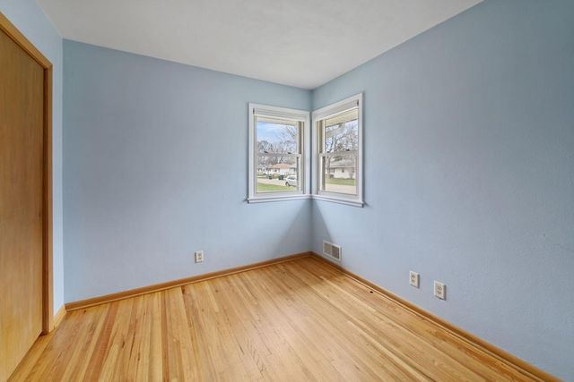 2800 Longview Drive, North Saint Paul, MN 55109