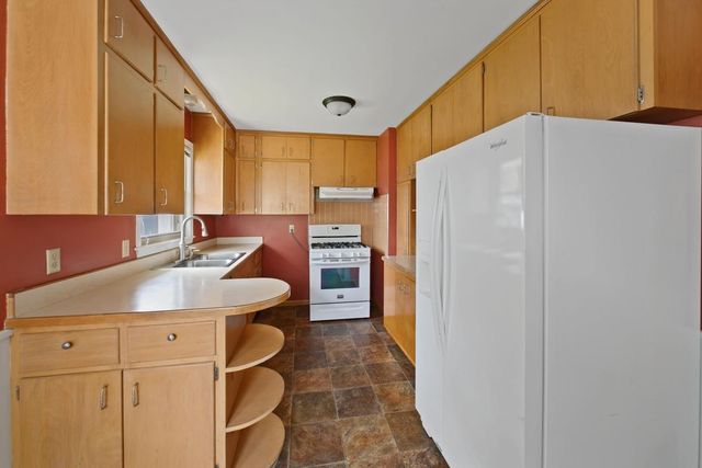 2800 Longview Drive, North Saint Paul, MN 55109