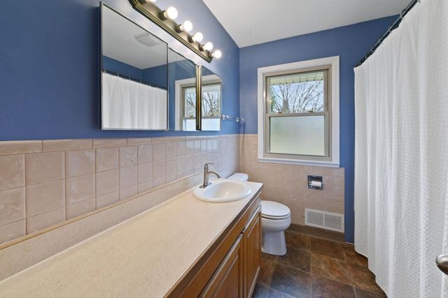 2800 Longview Drive, North Saint Paul, MN 55109