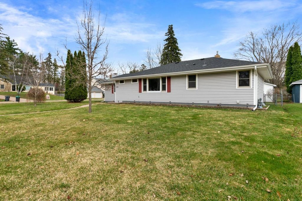 2800 Longview Drive, North Saint Paul, MN 55109