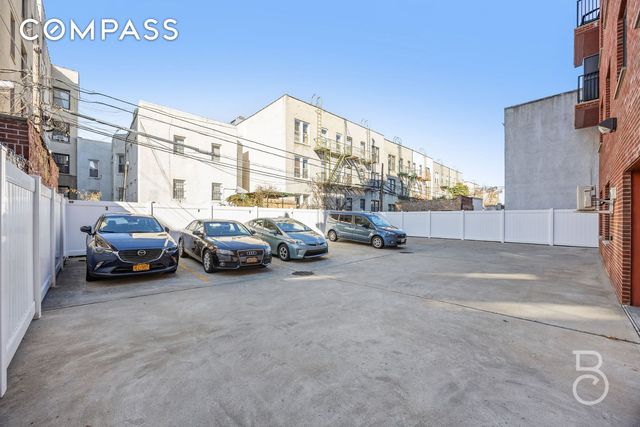 2574 34th St Apt 4C, New York City, NY 11103