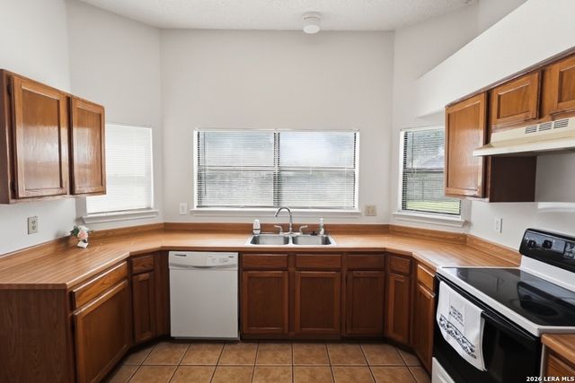 227 Burlington Dr, San Antonio, TX 78245