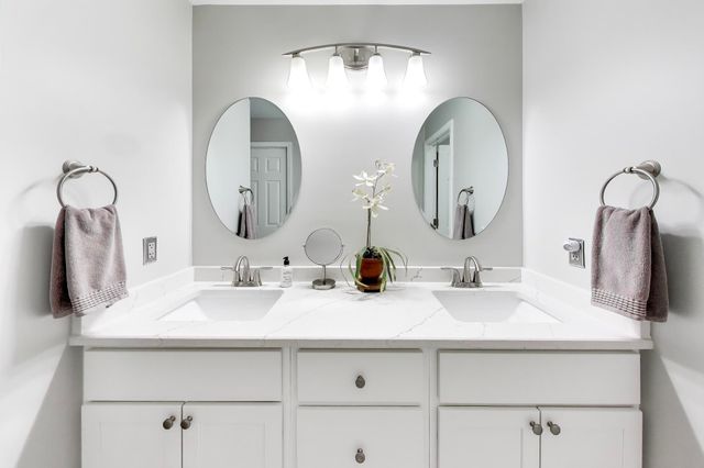 900-a Easy Street, Crown Point, IN 46307