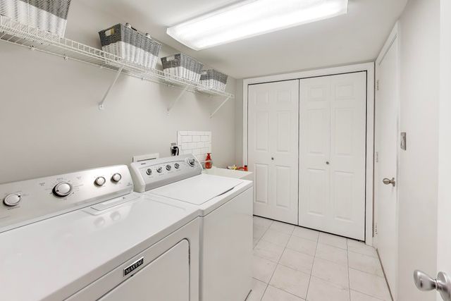 900-a Easy Street, Crown Point, IN 46307