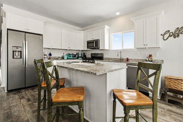 31614 Beaver Circle, New Boston, MI 48164