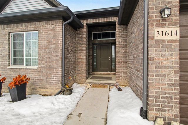 31614 Beaver Circle, New Boston, MI 48164