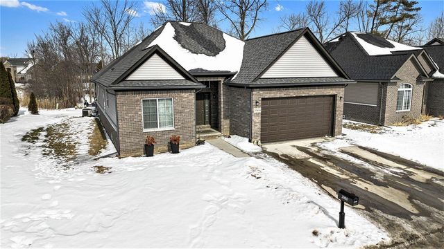 31614 Beaver Circle, New Boston, MI 48164