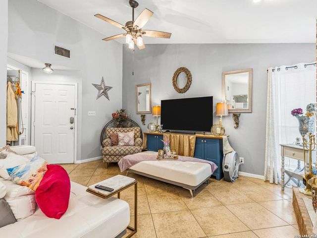 4839 Brandeis St Apt 423, San Antonio, TX 78249