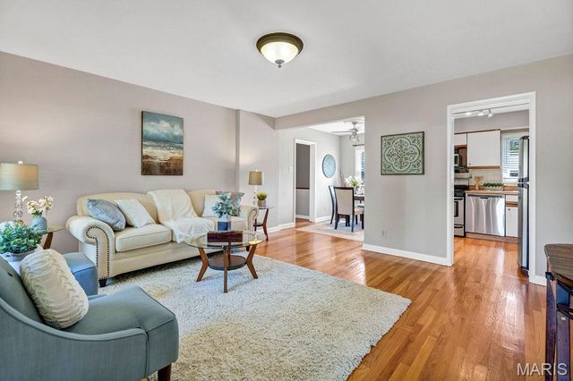 1064 Barry Court, Kirkwood, MO 63122