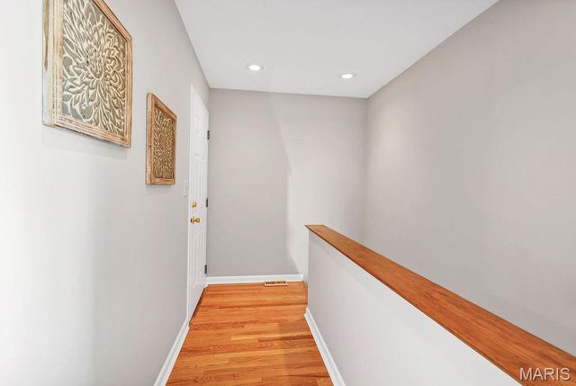 1064 Barry Court, Kirkwood, MO 63122