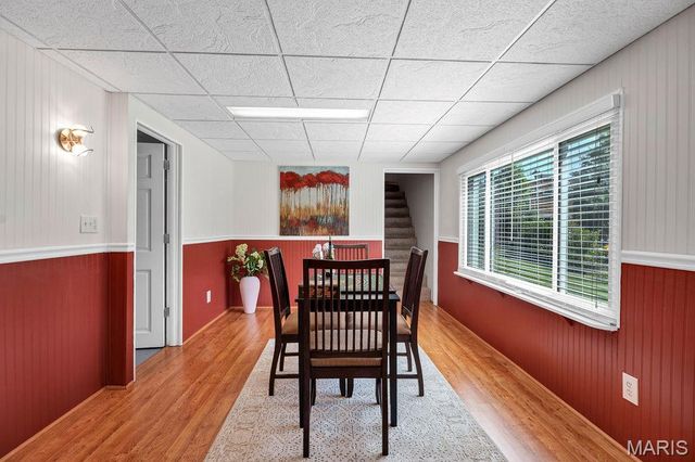 1064 Barry Court, Kirkwood, MO 63122