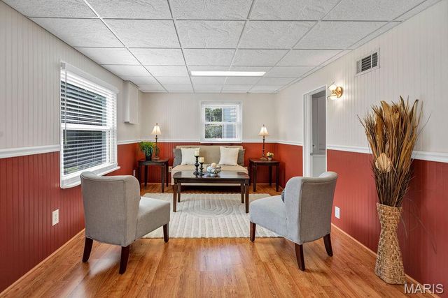 1064 Barry Court, Kirkwood, MO 63122