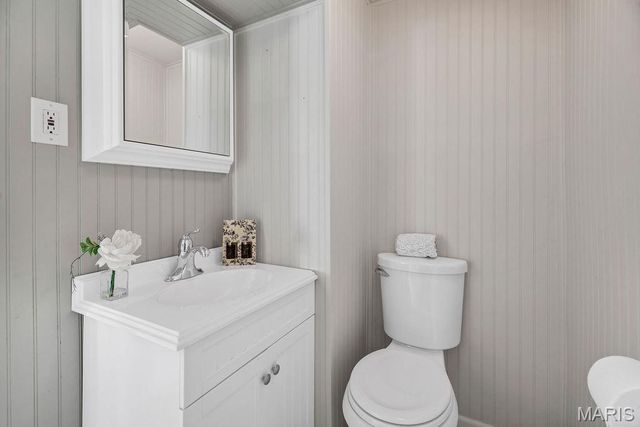 1064 Barry Court, Kirkwood, MO 63122