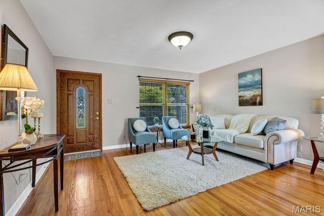 1064 Barry Court, Kirkwood, MO 63122