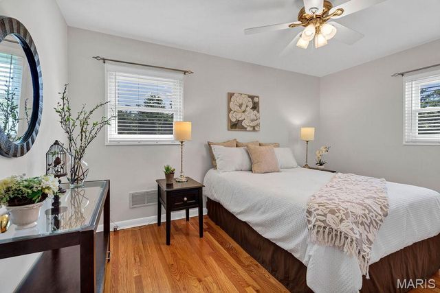 1064 Barry Court, Kirkwood, MO 63122