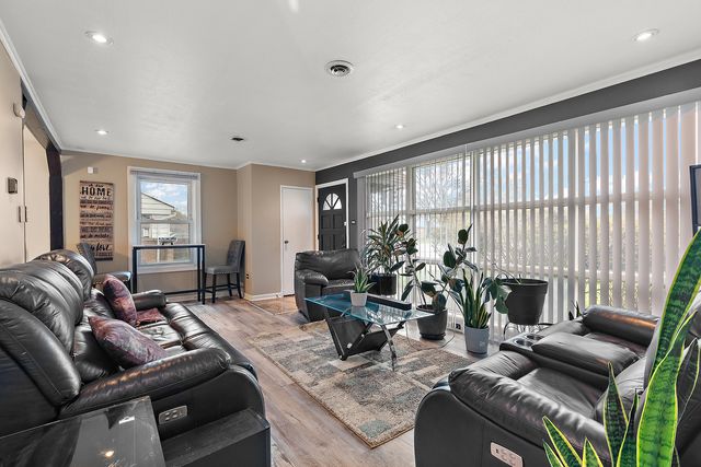 303 Sauk Trail, Park Forest, IL 60466