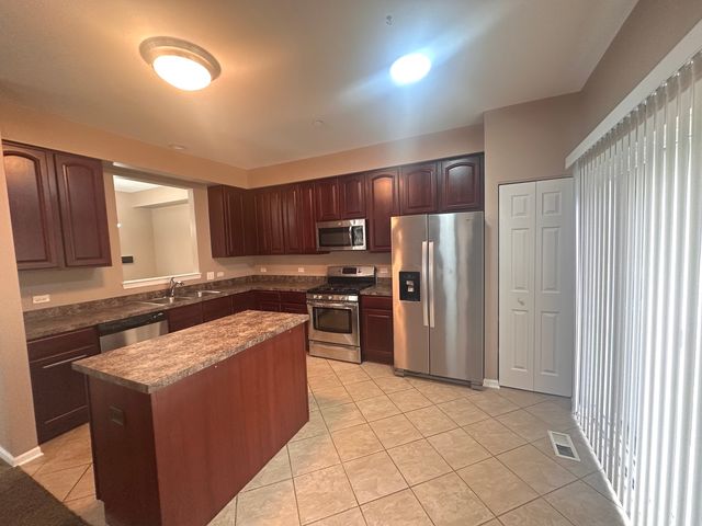 1850 Candlelight Circle, Montgomery, IL 60538