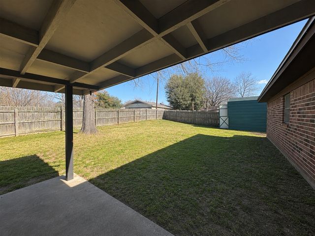 120 Juniper Drive, Palestine, TX 75803